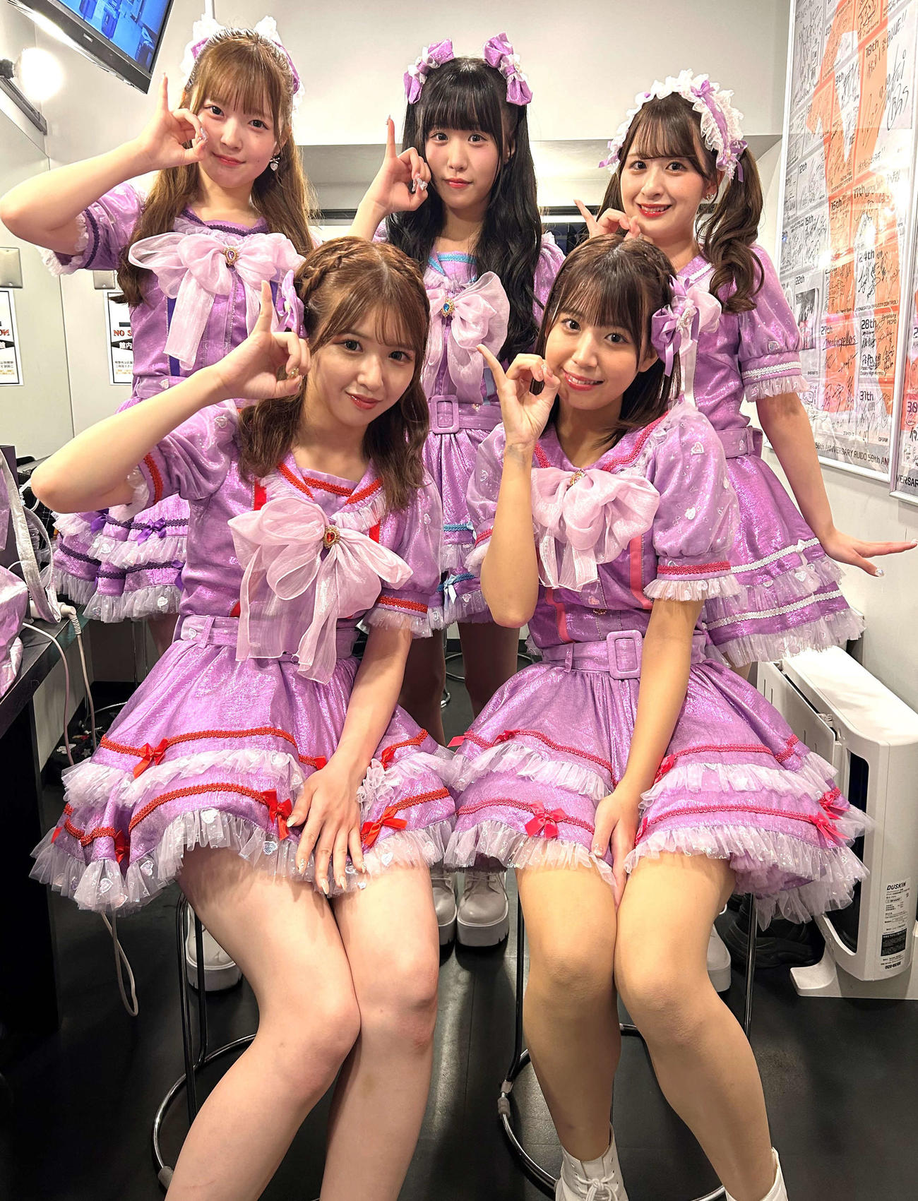 デビューライブを行った5人組女性アイドルグループ、ドリームシンフォニー。前列左から荻野心、松本結衣、後列左から朝日奈凛、南雲もえな、藤咲ゆな