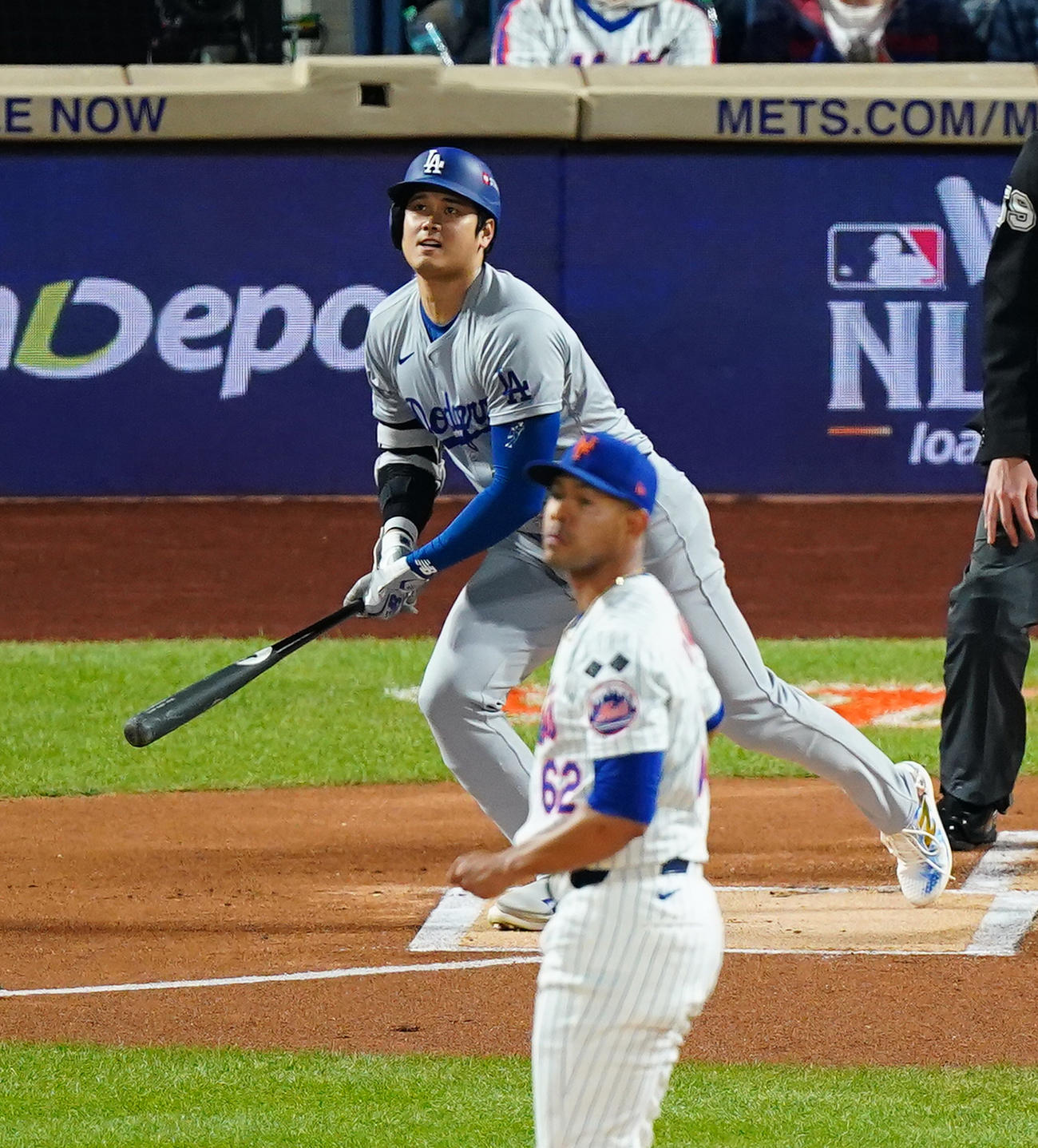 メッツ対ドジャース　1回表ドジャース無死、右越えに先制のソロ本塁打を放つ大谷翔平。メッツの投手はホセ・キンタナ（撮影・菅敏）