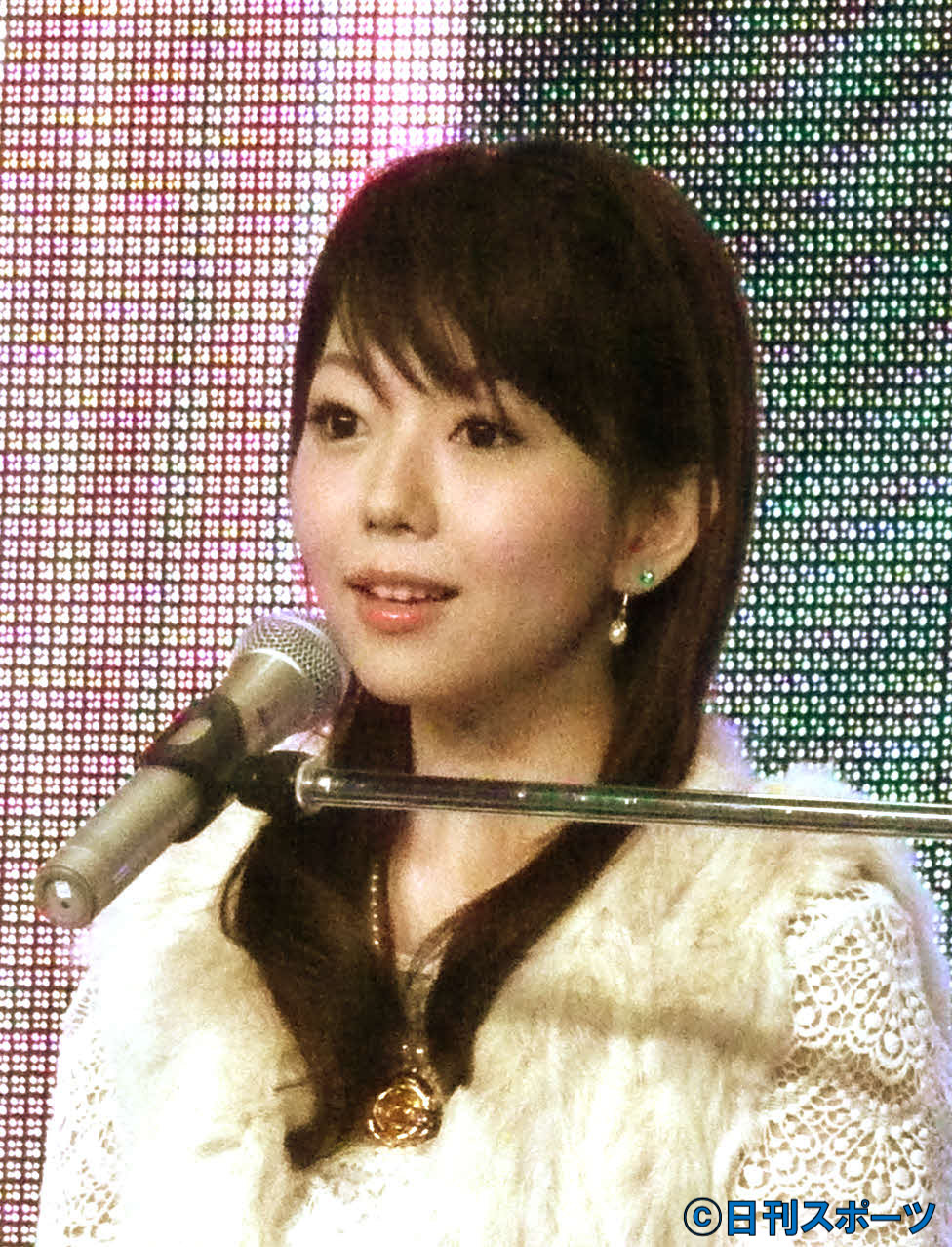 NHKのイベントで歌う牧野由依（2010年11月21日撮影）