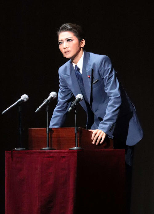 星組トップ礼真琴「日本を背負って頑張りたい」政界コメディ舞台で総理役　公演と選挙戦が重なる