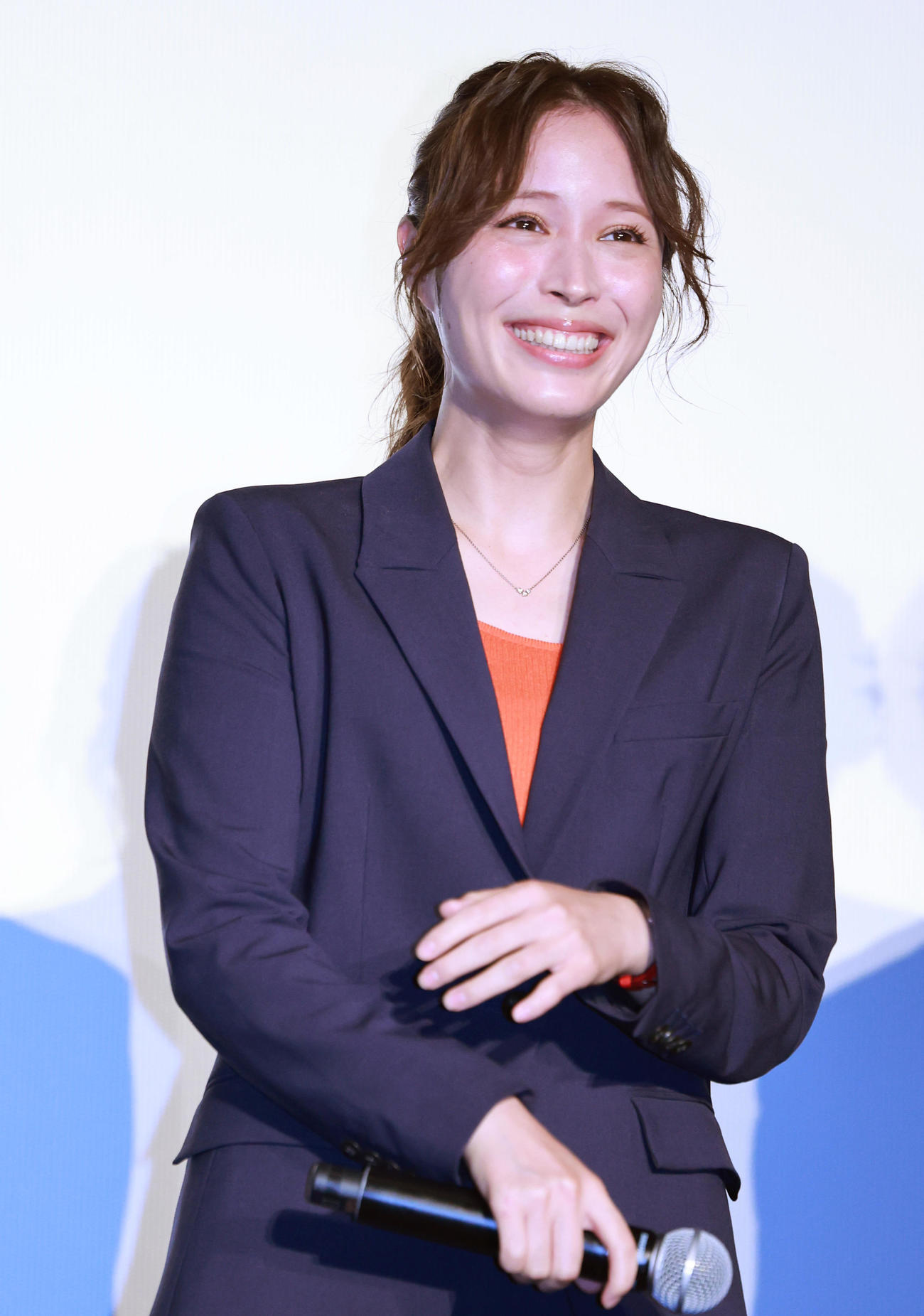 フジテレビ「全領域異常解決室」の完成披露舞台あいさつを行った広瀬アリス（2024年10月撮影）
