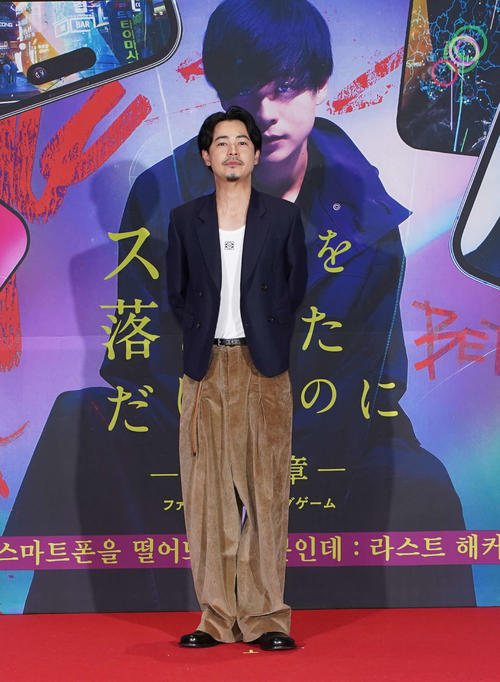 成田凌、ソウルプレミアで「日本で最も有名な殺人鬼を演じた成田凌です」宮脇咲良も駆けつけた