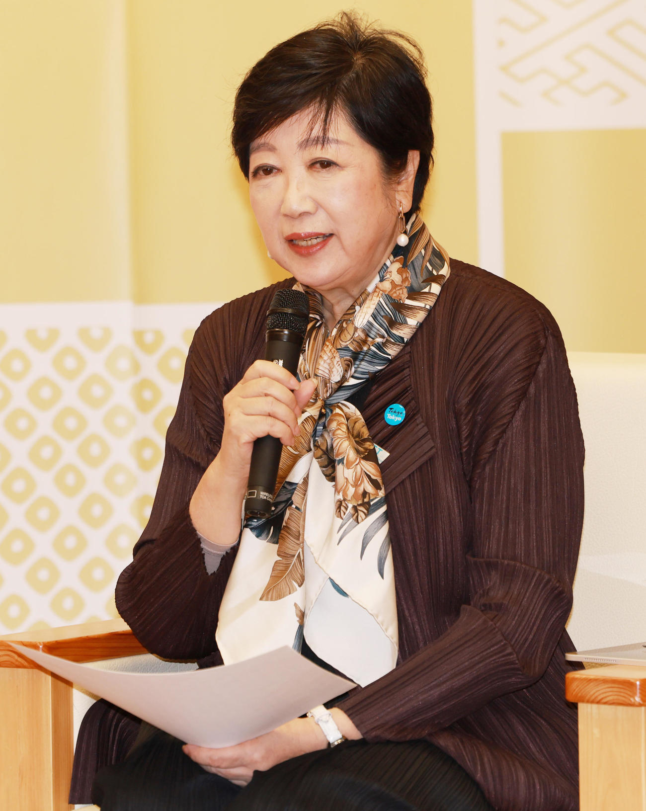 「ミセスユニバース」世界大会出場者の表敬訪問を受けた小池都知事（撮影・野上伸悟）