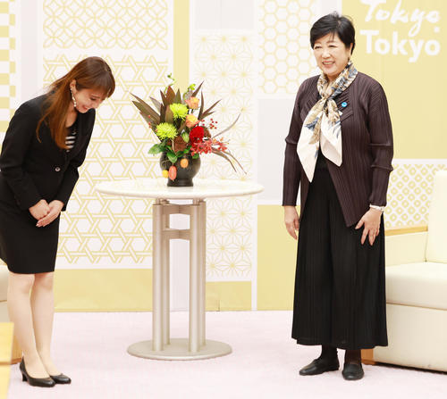 小池知事「ミセスユニバースジャパン」と対面　結婚相談所経営者に「マッチングのポイント」問う