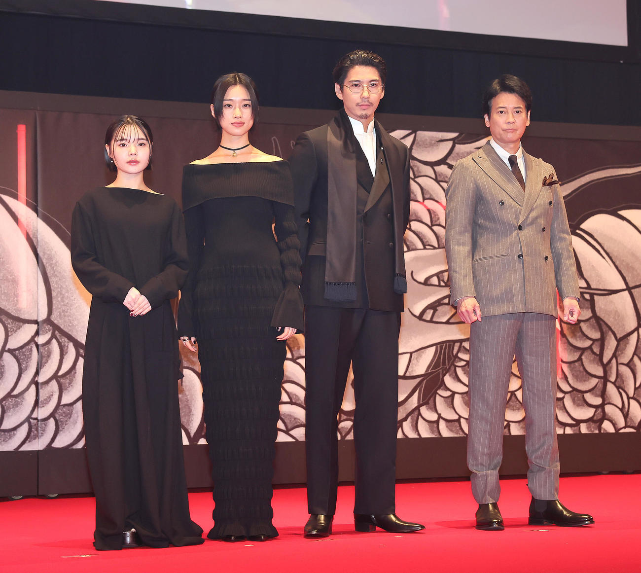 ワールドプレミアに登場した、左から中山ひなの、河合優実、賀来賢人、唐沢寿明（撮影・足立雅史）
