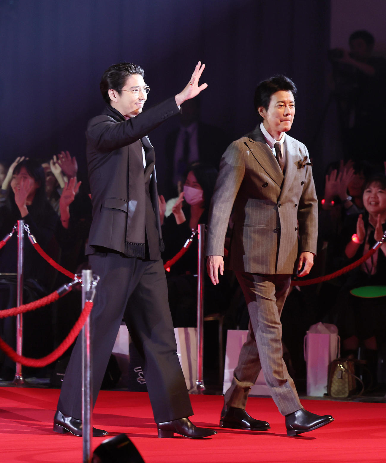 ワールドプレミアに登場した賀来賢人（左）と唐沢寿明（撮影・足立雅史）