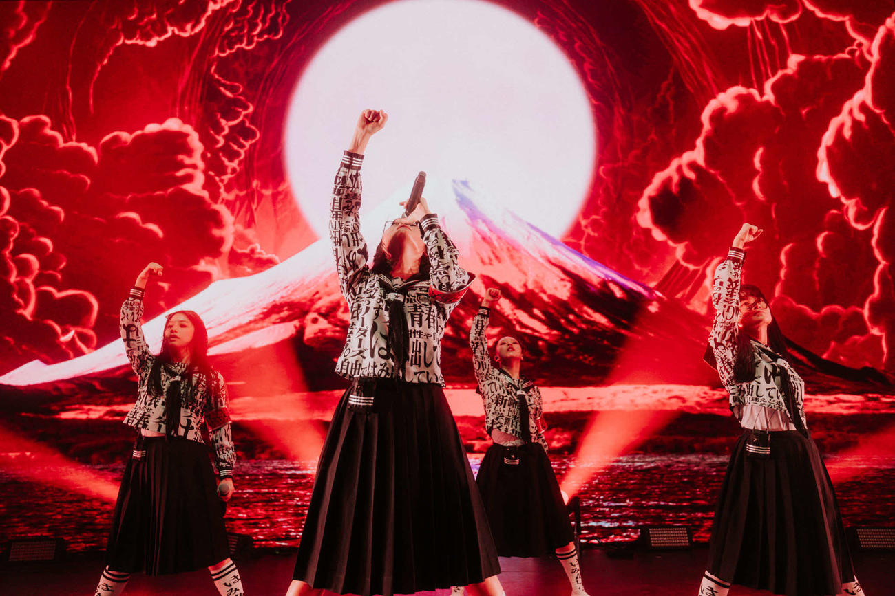 「AG！　Calling WORLD TOUR Part．II」ロサンゼルス公演を行った新しい学校のリーダーズ（Photo by Lindsey Blane）