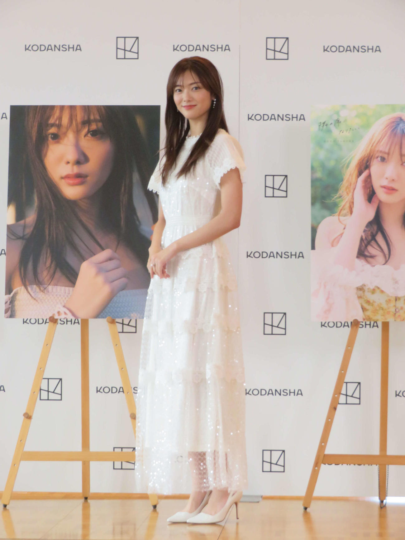 2nd写真集「隣の席になりたい」発売記念会見に出席した田村保乃