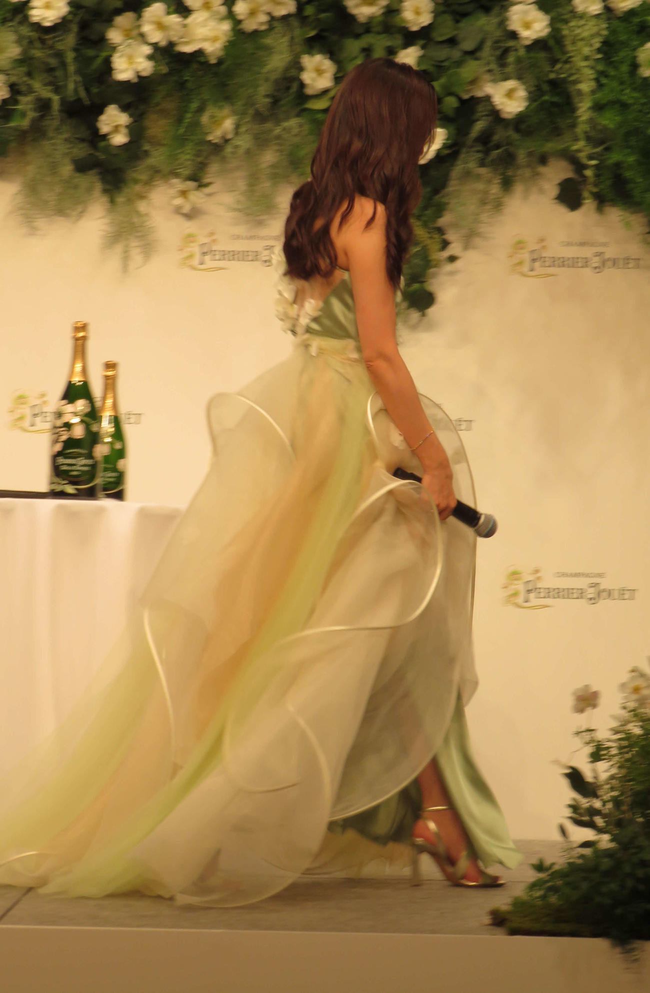 シャンパンブランド「ペリエ　ジュエ」のジャパンアンバサダー就任発表会見を行った新木優子