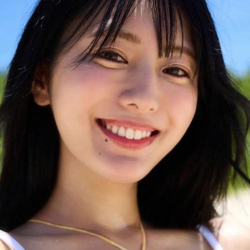 フリーアナ白戸ゆめの、背中出し大胆トップスで巨人を応援「数えてみたら30試合以上！」