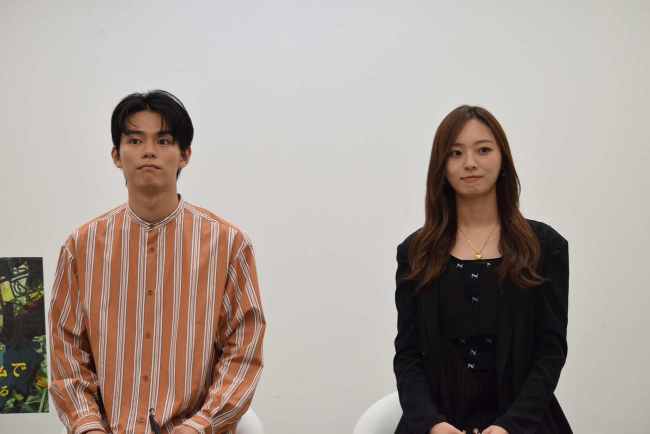 ドラマ「デスゲームで待ってる」で共演する日向亘（左）と乃木坂46梅澤美波（撮影・阪口孝志）