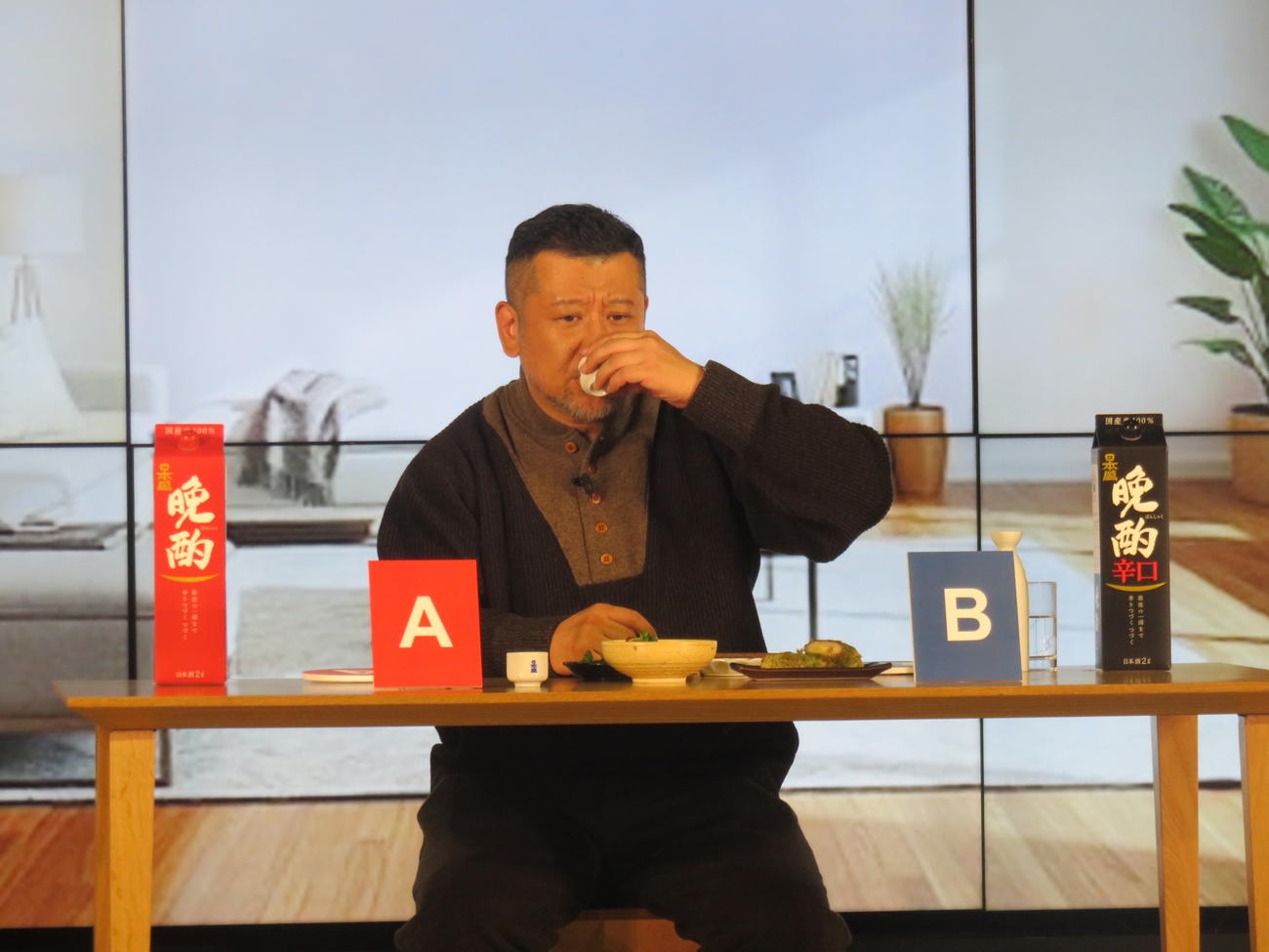 日本盛「至高の『晩酌』体験会」で、さすがの“利き舌”を披露したケンドーコバヤシ