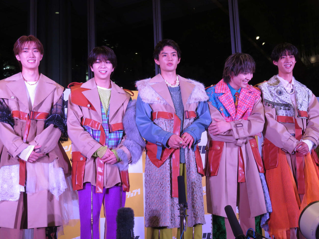 「エビバディグッジョブ！」リリース記念イベントを行ったM！LKメンバー、左から山中柔太朗、塩■（■は崎の大が立の下の横棒なし）太智、佐野勇斗、吉田仁人、曽野舜太