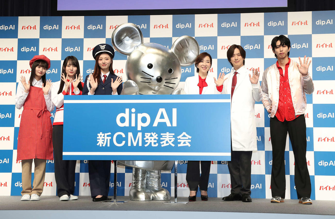 「dip AI」新CM発表会で写真に納まる、左から遠藤さくら、賀喜遥香、梅澤美波、バイチュー、真矢ミキ、DAIGO、はじめしゃちょー（撮影・丹羽敏通）