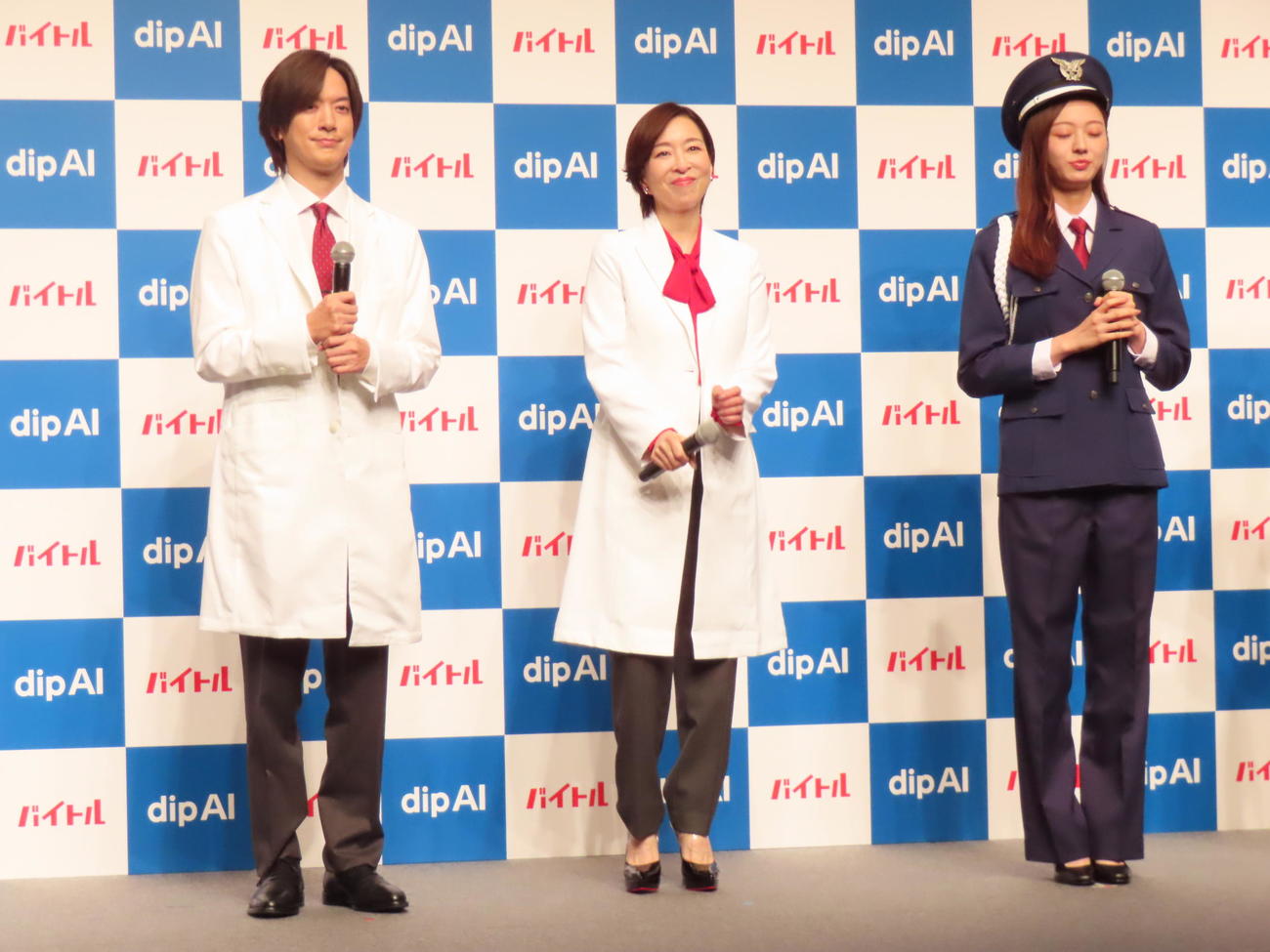 「dip AI」新CM発表会に出席した（左から）DAIGO、真矢ミキ、乃木坂46梅澤美波