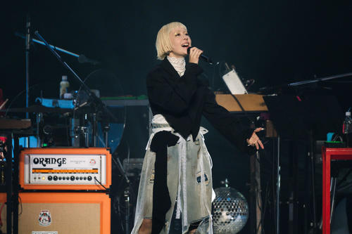 木村カエラ「本当にありがとう！　夢みたいです！」絶叫　日本武道館での20周年ライブで涙