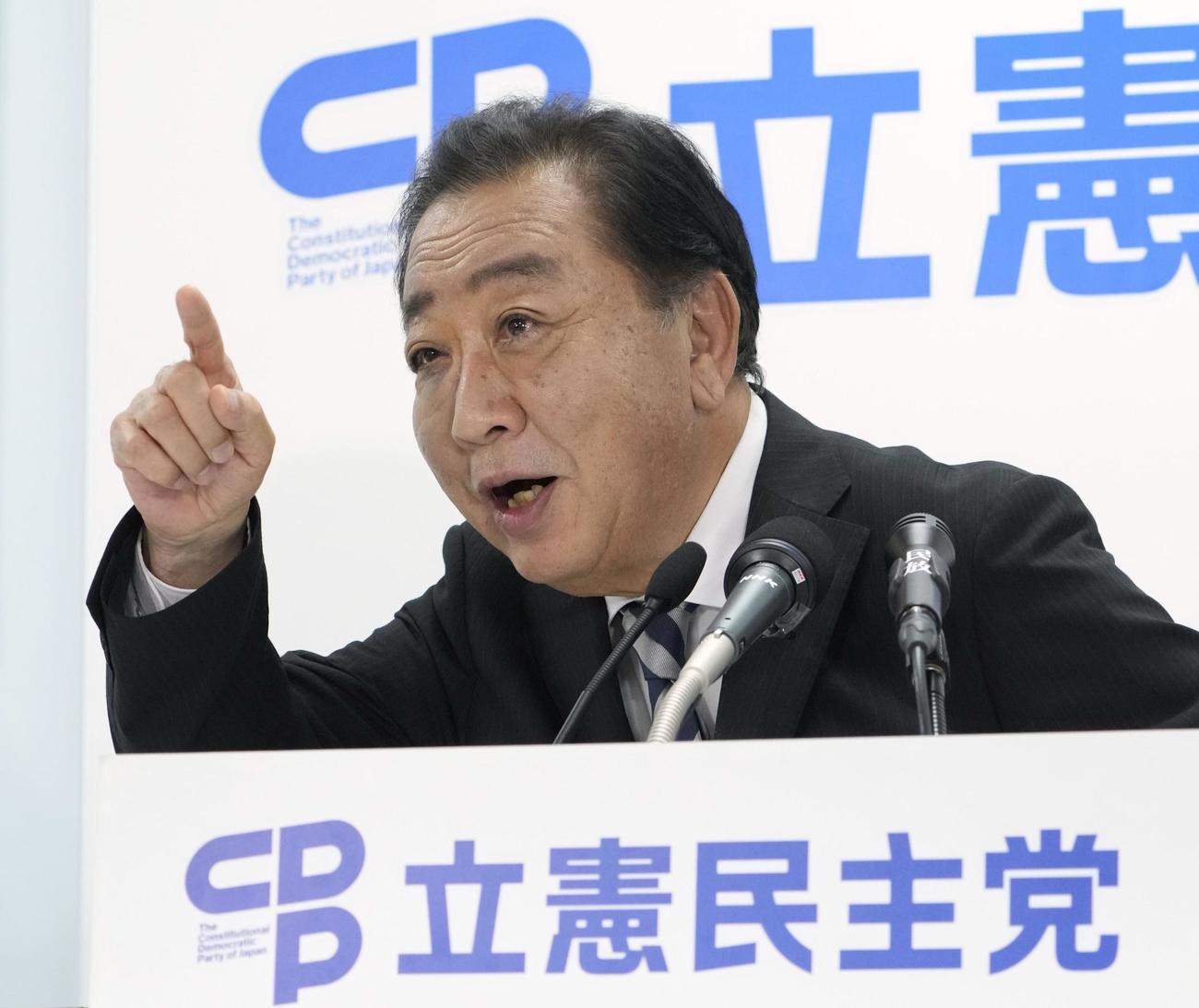 メディアのインタビューに答える立憲民主党の野田代表（共同）