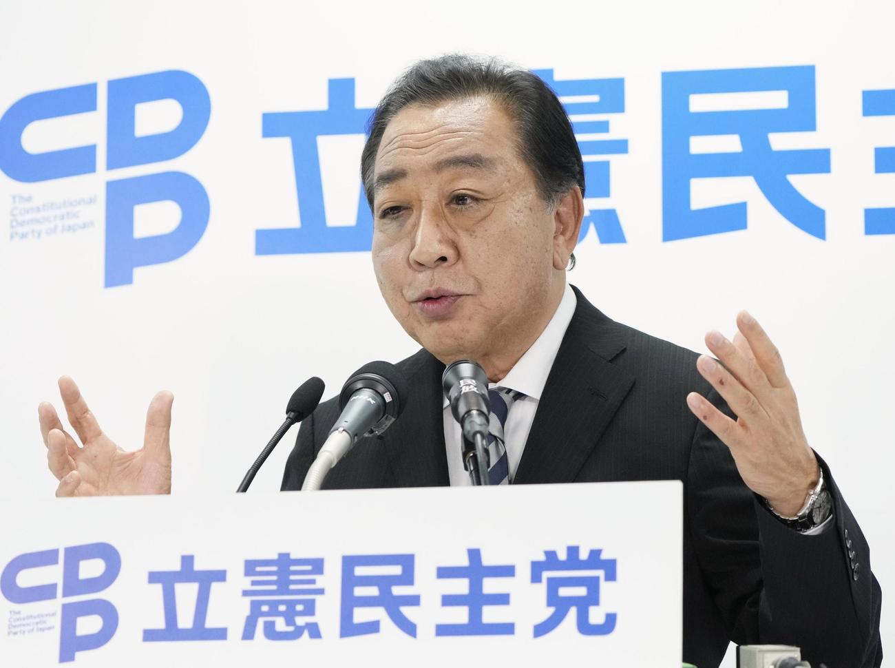メディアのインタビューに答える立憲民主党の野田代表（共同）