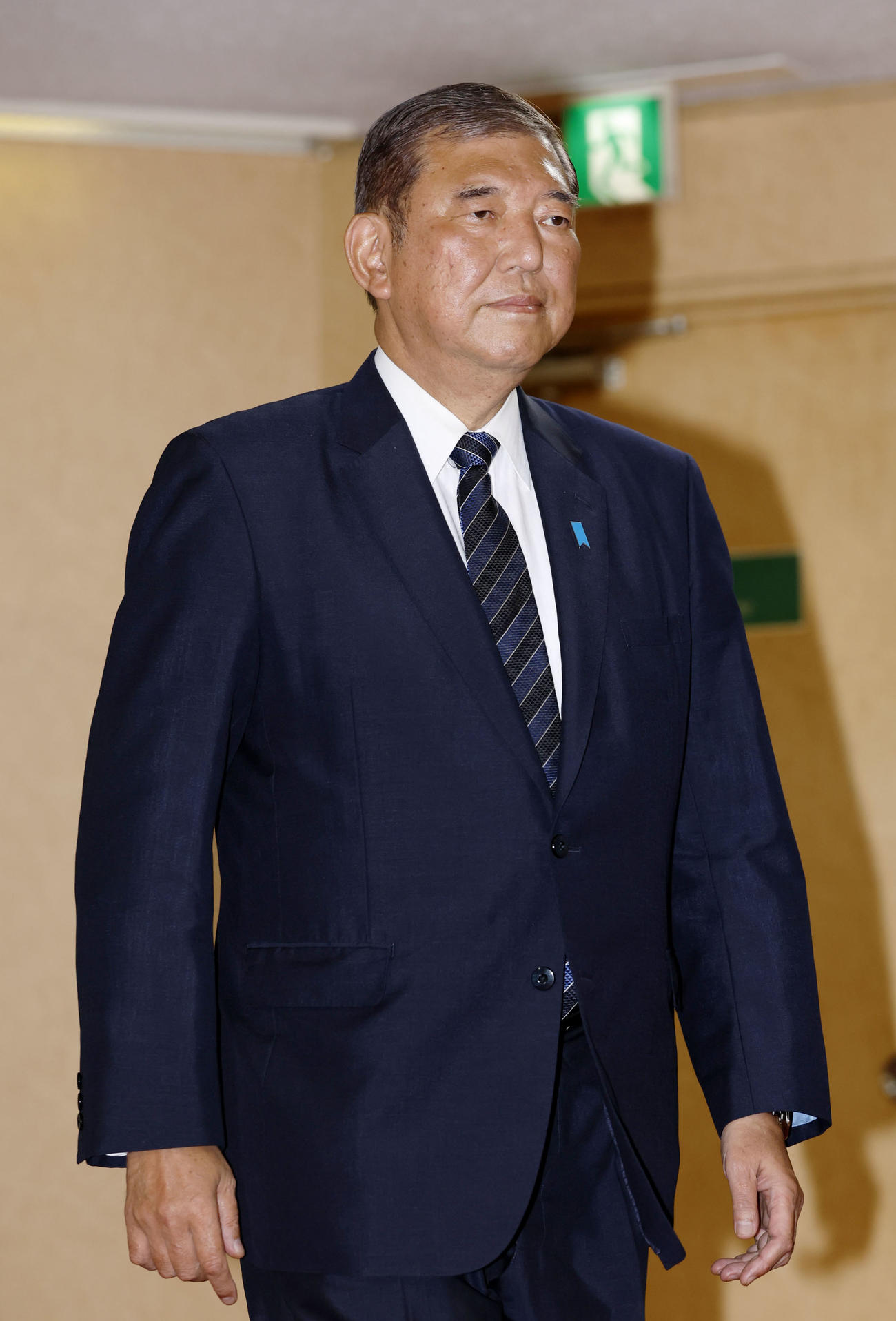 自民党本部に入った総裁の石破首相（共同）