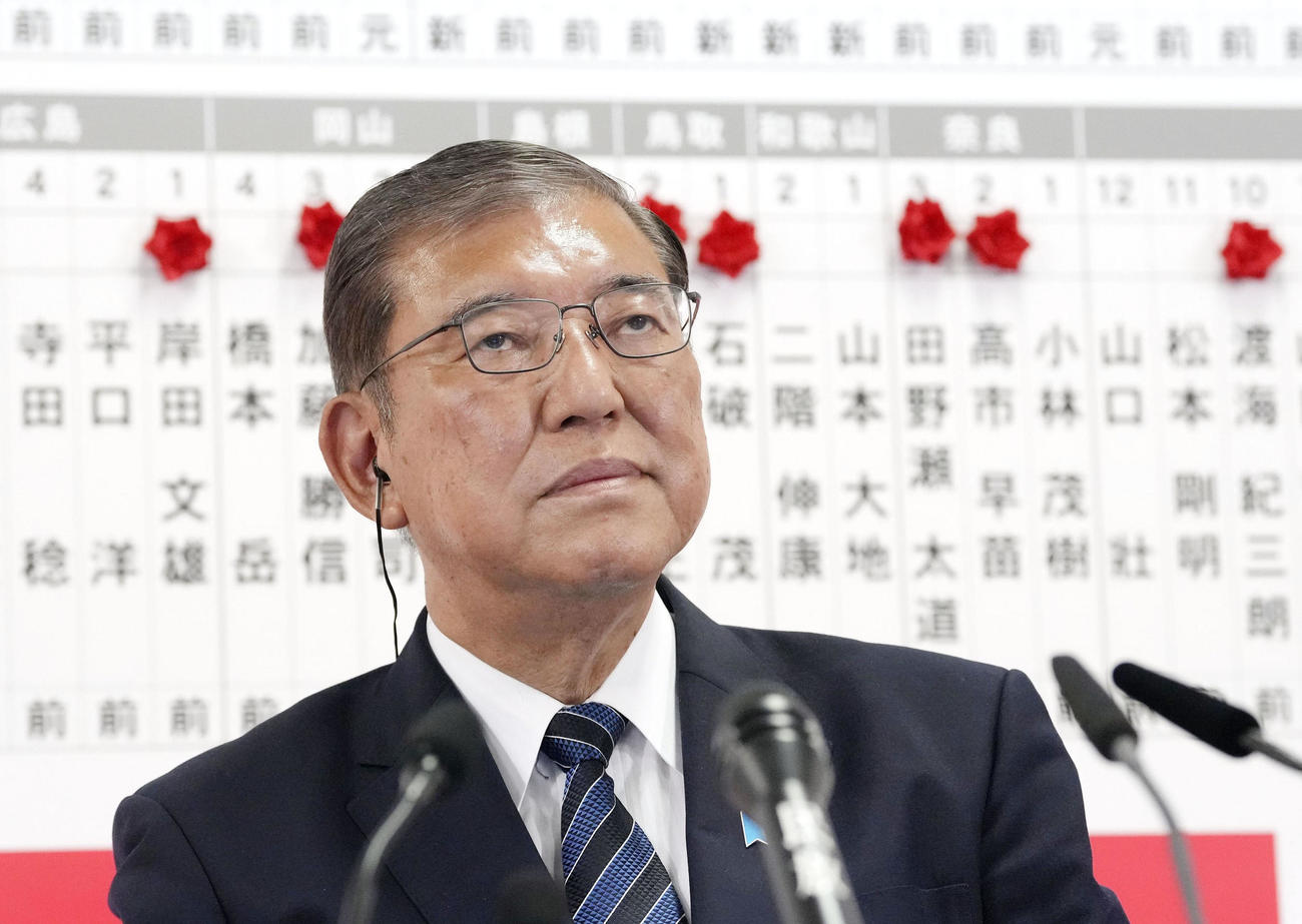 メディアのインタビューに応じる自民党総裁の石破首相（共同）