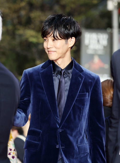 東京国際映画祭のレッドカーペットに臨む松坂桃李（撮影・鈴木正人）