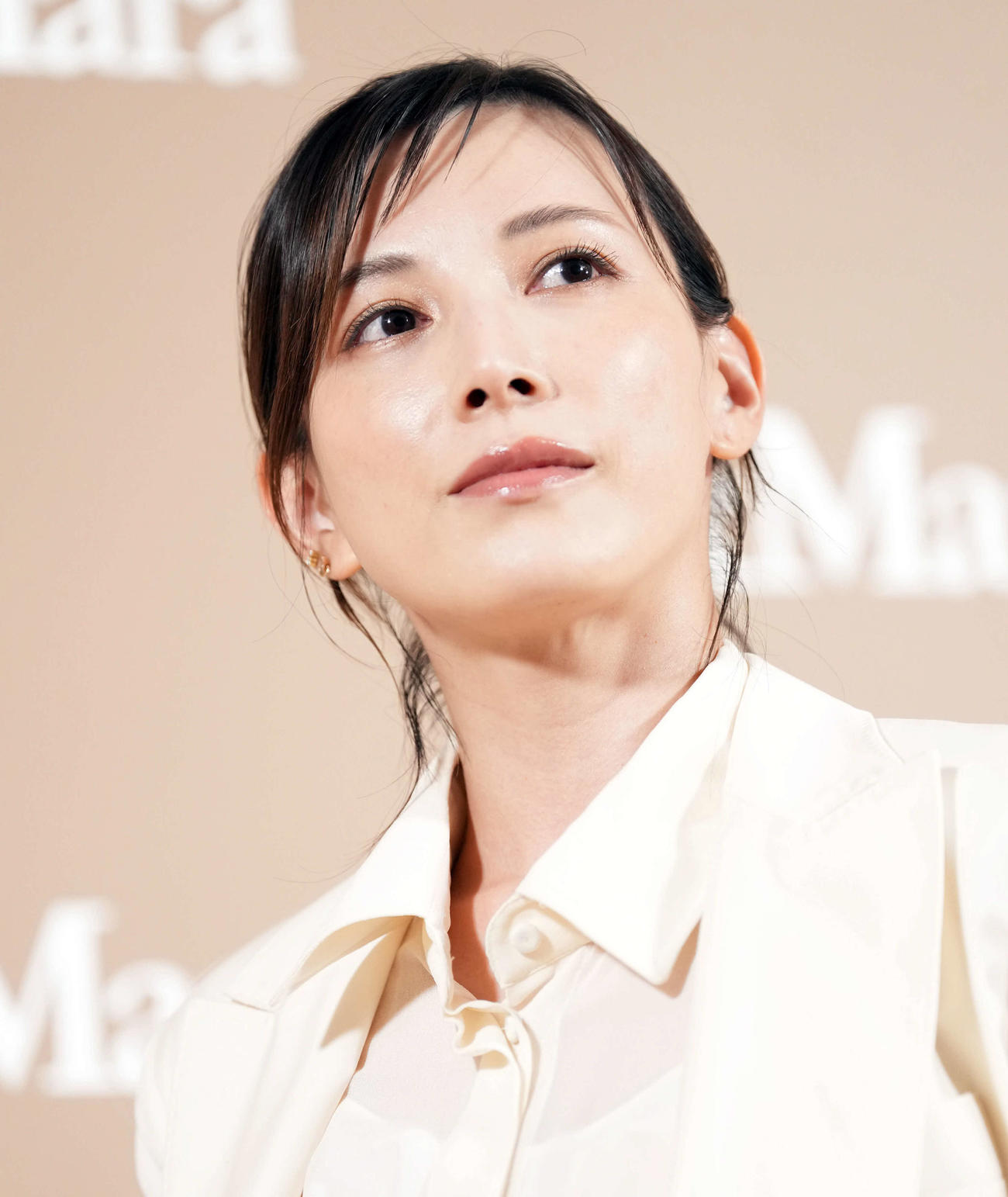 「マックスマーラジャケットサークル」のオープニングイベントに出席し笑顔を見せる加藤あい（撮影・たえ見朱実）