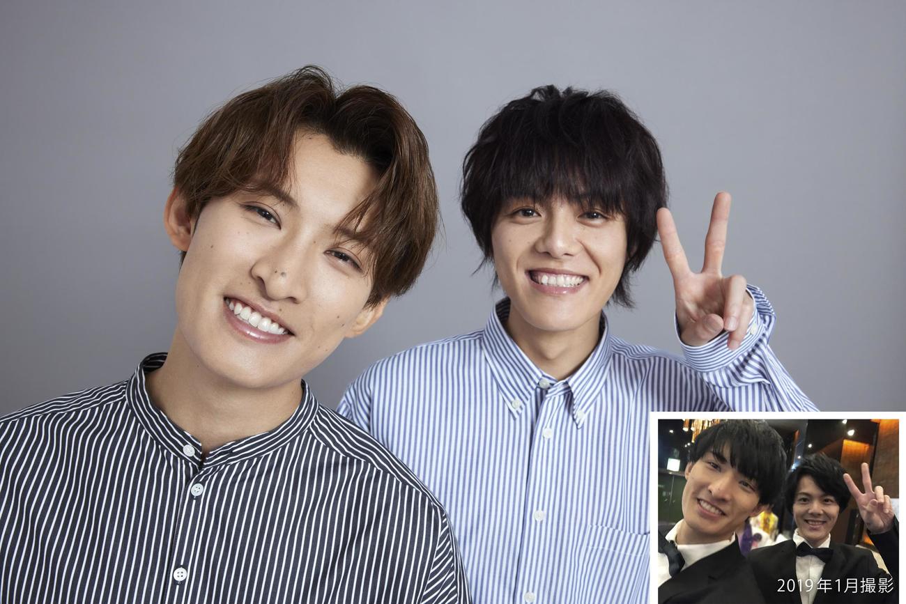 舞台「ムロムカイ」に出演する向井康二（左）と室龍太。右下は19年1月撮影のツーショット