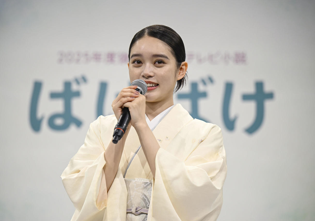 NHKの連続テレビ小説「ばけばけ」の主演に決まった高石あかりさん＝29日午後、大阪市（共同）