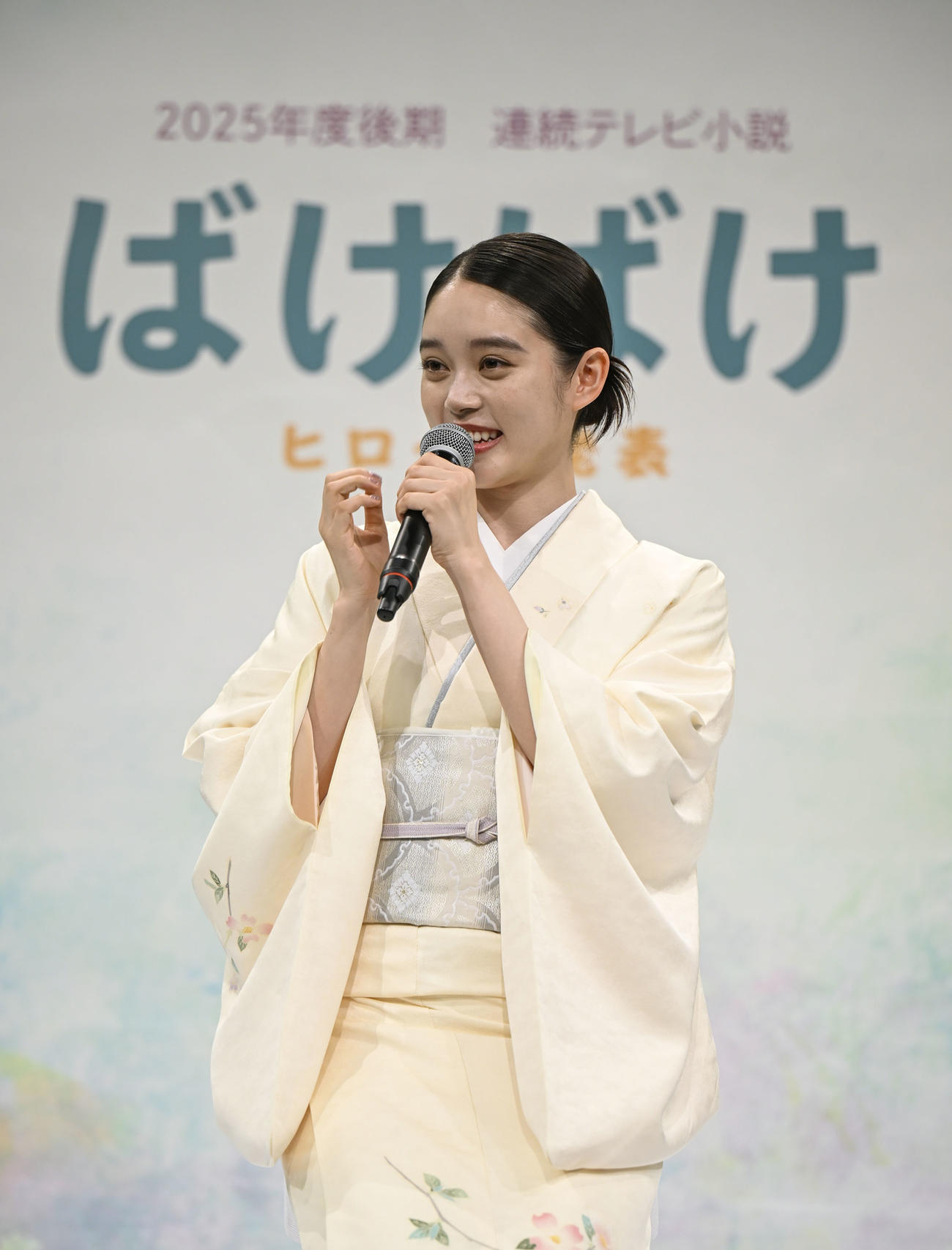 NHKの連続テレビ小説「ばけばけ」の主演に決まった高石あかりさん＝29日午後、大阪市（共同）