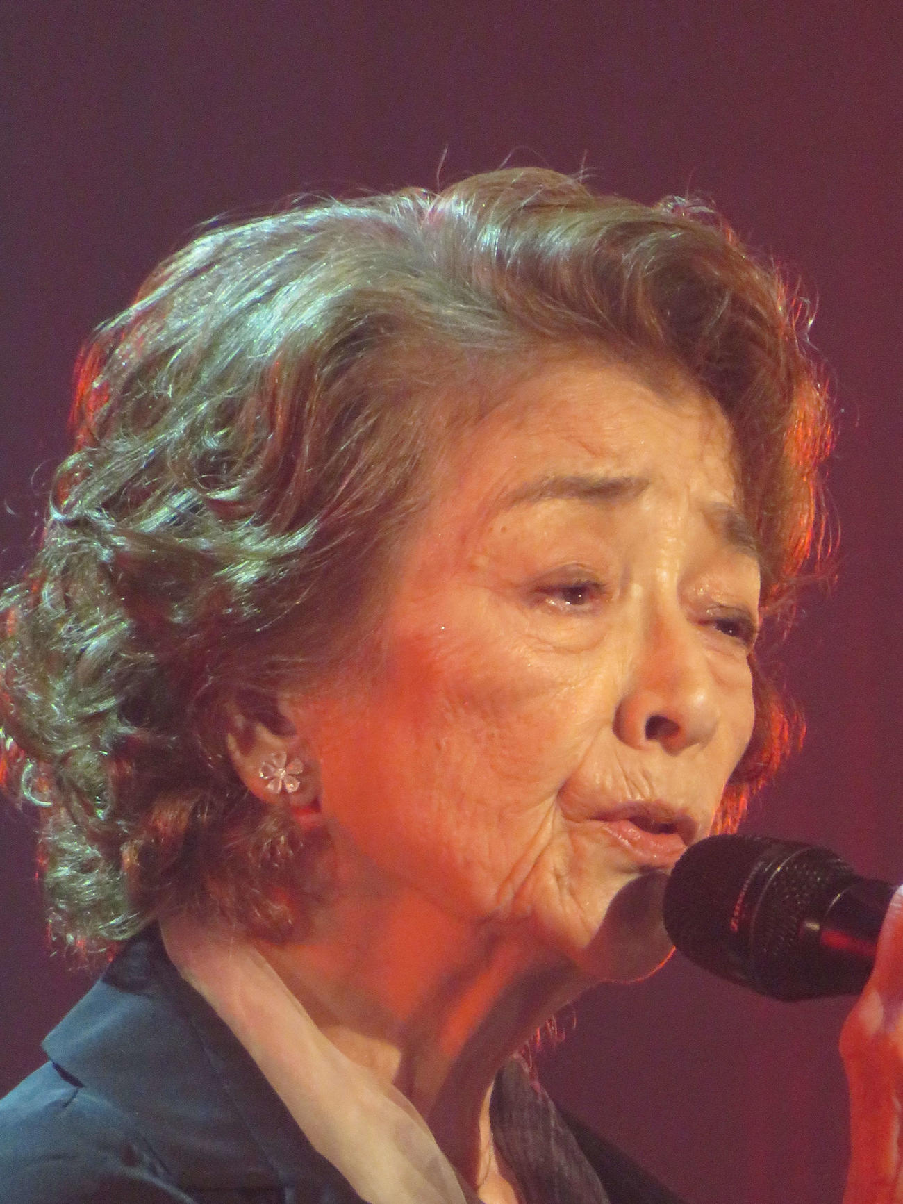 日本歌手協会「第51回歌謡祭」で歌唱する倍賞千恵子