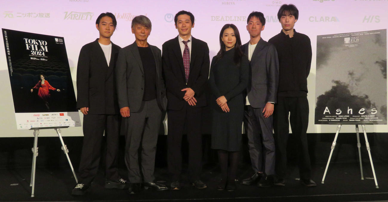 映画「雲ゆくままに」舞台あいさつに登壇した、左から渡辺超、入江崇史、松■翔平、マン・カナ、浪瀬聡太プロデューサー、楊礼平監督（撮影・村上幸将）