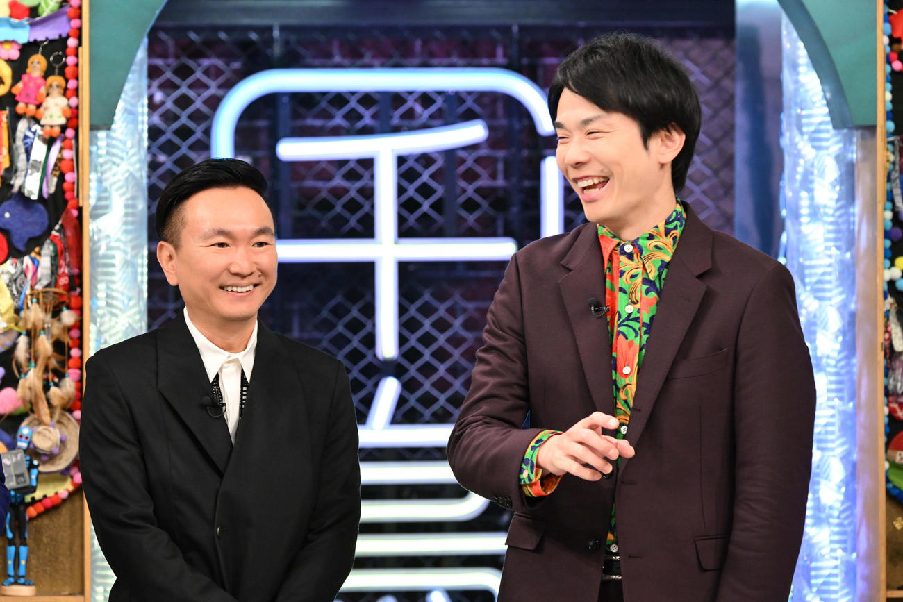 放送開始3周年を迎えた日本テレビ系「千鳥かまいたちアワー」の収録に臨む、左から、かまいたちの山内健司、濱家隆一