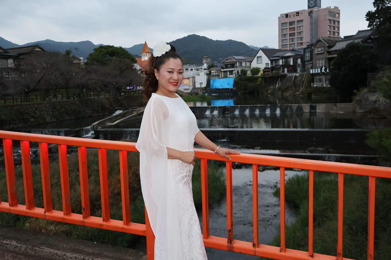 新曲「三日月と赤い橋」の舞台である佐賀・嬉野温泉を初めて訪れた五十川ゆき
