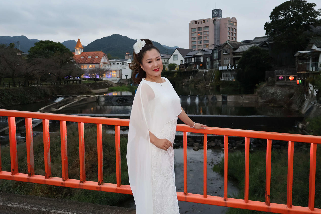 新曲「三日月と赤い橋」の舞台である佐賀・嬉野温泉を初めて訪れた五十川ゆき
