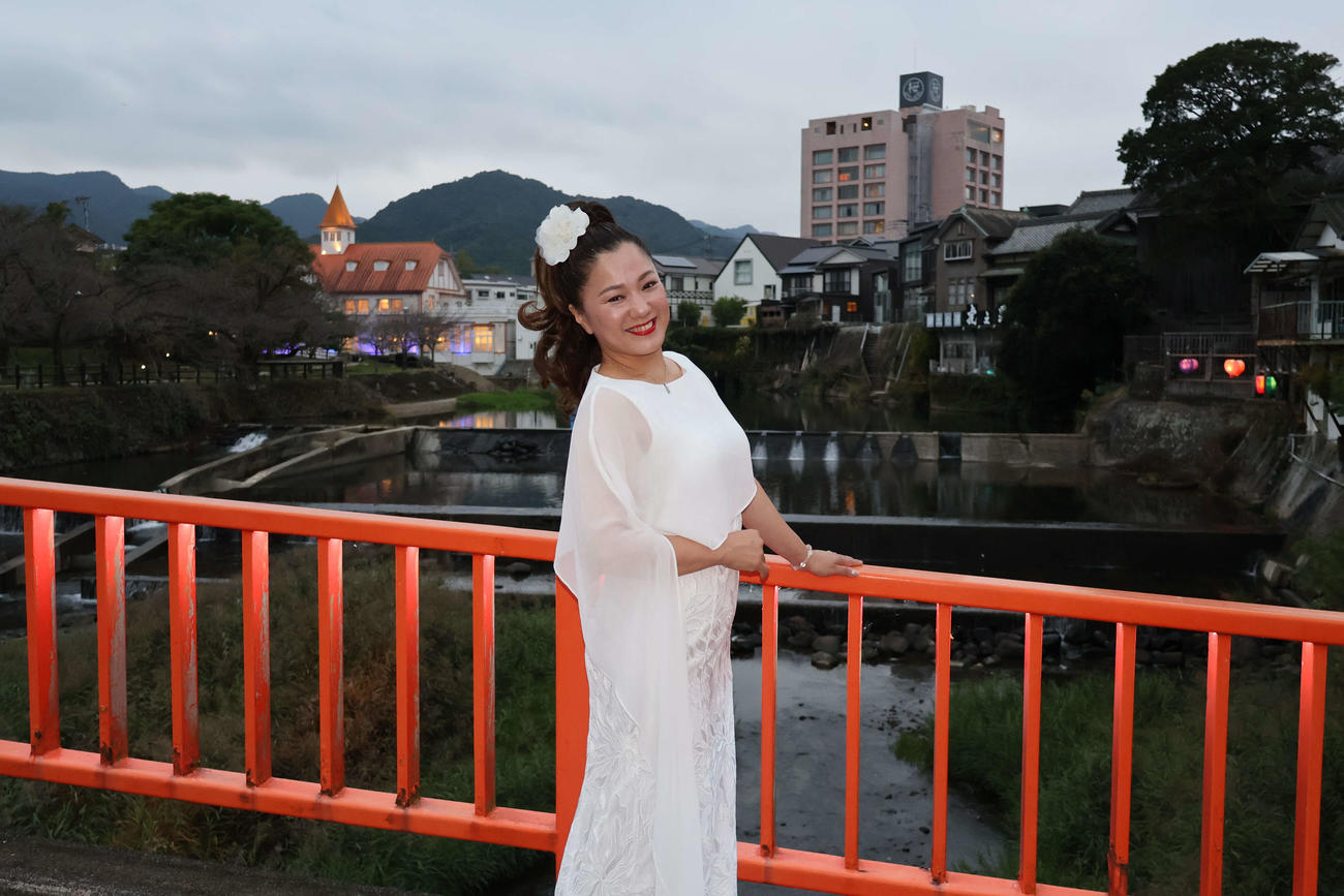 新曲「三日月と赤い橋」の舞台である佐賀・嬉野温泉を初めて訪れた五十川ゆき