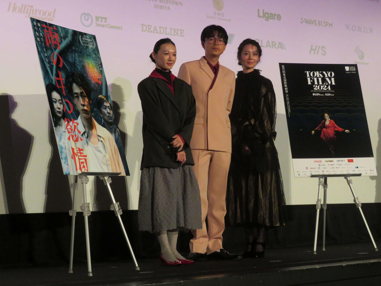 映画「雨の中の慾情」東京国際映画祭舞台あいさつに登壇した、左から李杏、成田凌、中村映里子（撮影・村上幸将）