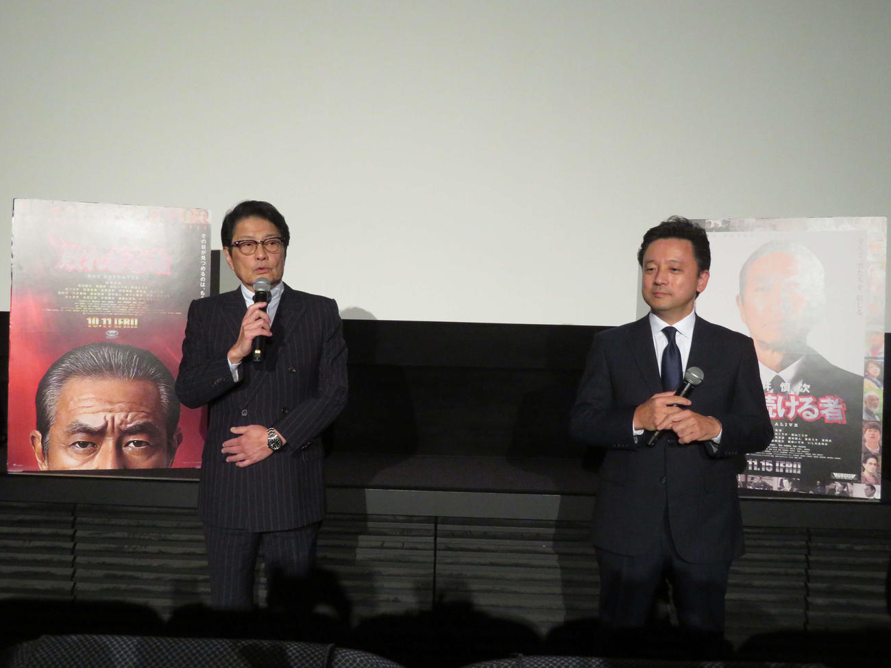映画「室井慎次　生き続ける者」（未完成版）マスコミ試写会＆「緊急特別捜査会議」マスコミ記者会見に登壇した亀山千広プロデューサー（左）と臼井裕詞フジテレビドラマ・映画制作局長（撮影・村上幸将）