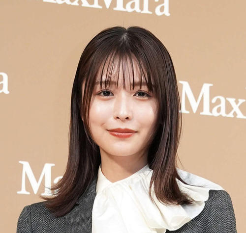 長濱ねる、友人と福島旅行楽しむショット公開「どんぴしゃ好みすぎる美術館」の庭で笑顔
