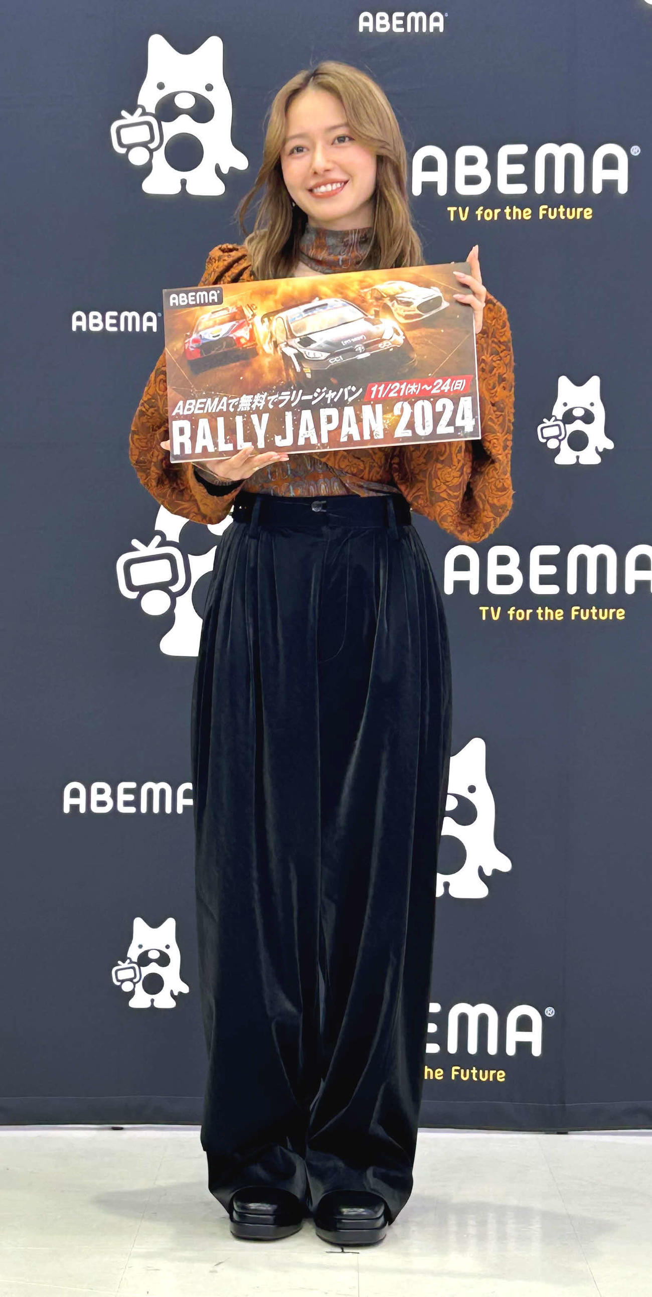 ABEMAで生中継する「世界ラリー選手権」のオリジナル直前特番「ラリージャパンって何！？100倍楽しむナビゲートSP」の収録後に取材に応じた応援サポーターの山本舞香（撮影・松尾幸之介）