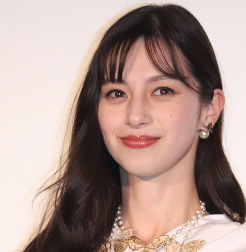 中条あやみ「お会いしたかった」48歳美人女優との対面に興奮「眩しくて見れないくらい輝いて」