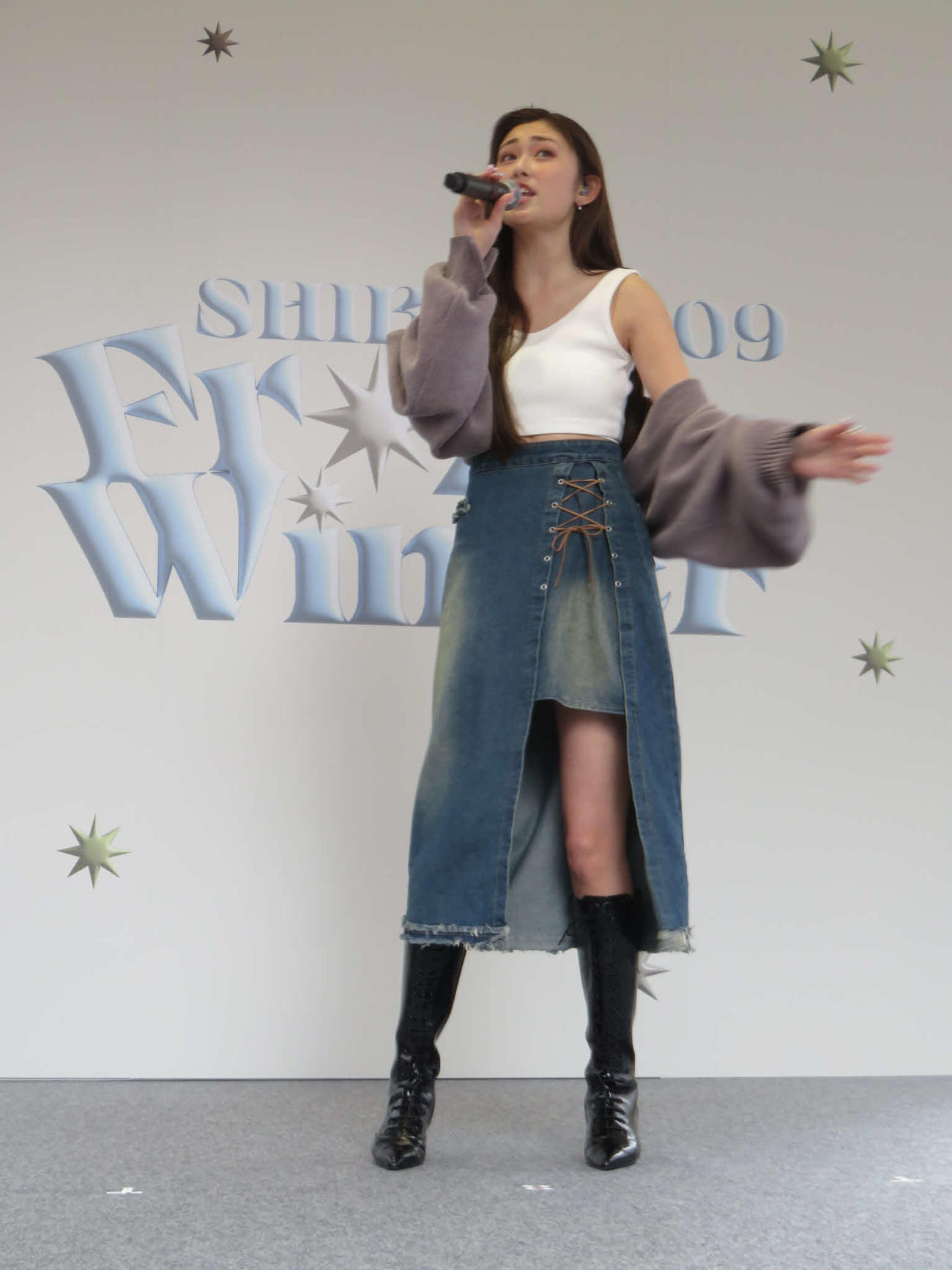 デビュー曲「あなたに捧げる応援歌」のリリース記念イベントに登場したゆうちゃみ