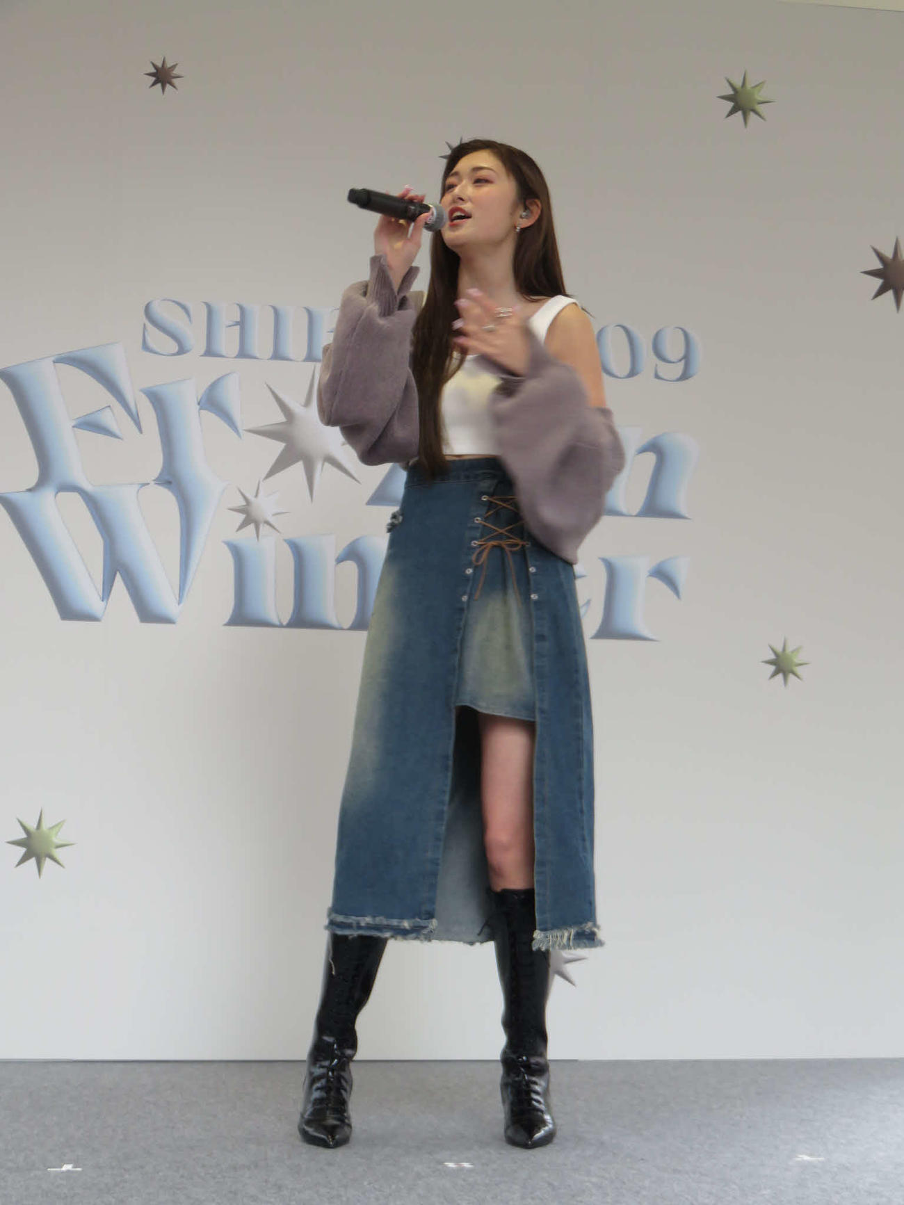 デビュー曲「あなたに捧げる応援歌」のリリース記念イベントに登場したゆうちゃみ