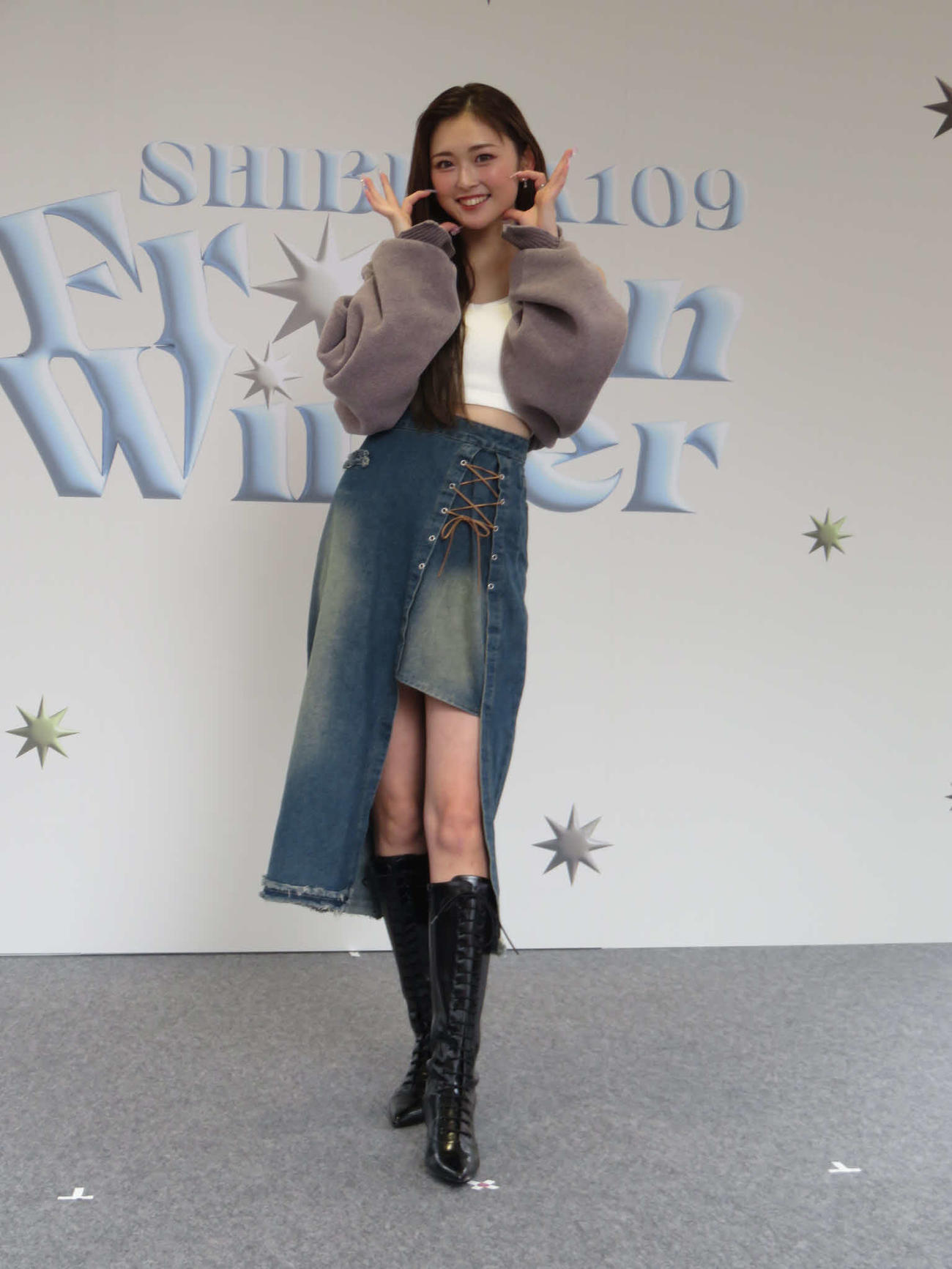 デビュー曲「あなたに捧げる応援歌」のリリース記念イベントに登場したゆうちゃみ