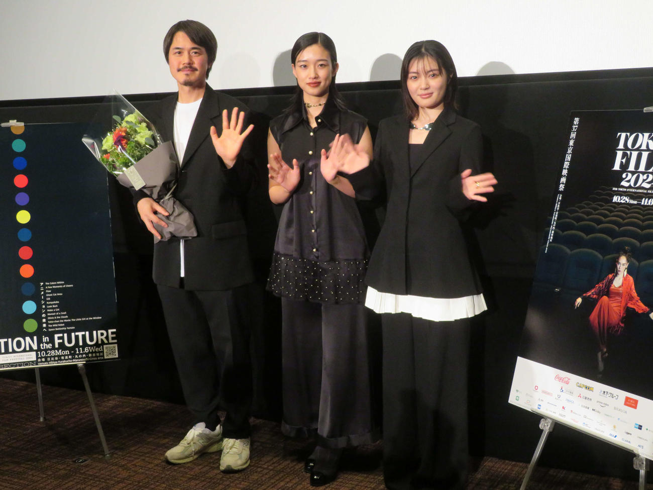 東京国際映画祭で上映されたアニメーション映画「ルックバック」の、左から押山清高監督、河合優実、吉田美月喜（撮影・村上幸将）