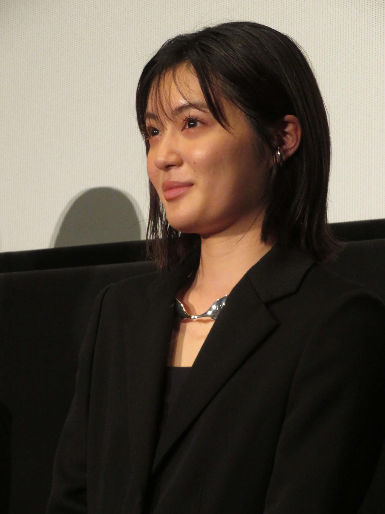 東京国際映画祭で上映されたアニメーション映画「ルックバック」舞台あいさつで笑みを浮かべる吉田美月喜（撮影・村上幸将）
