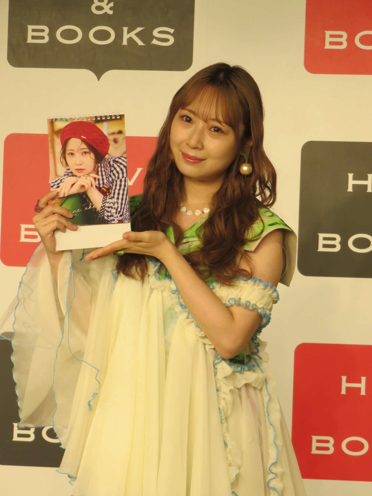 「高柳明音　2025カレンダー」発売記念イベントを行った高柳明音