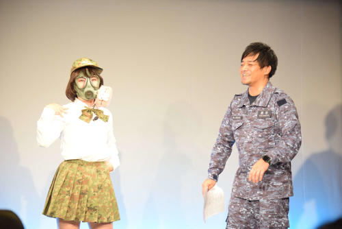 元海上自衛隊芸人が単独ライブ　女性ガスマスクタレントとマニアックネタ　笑いで海自に恩返し