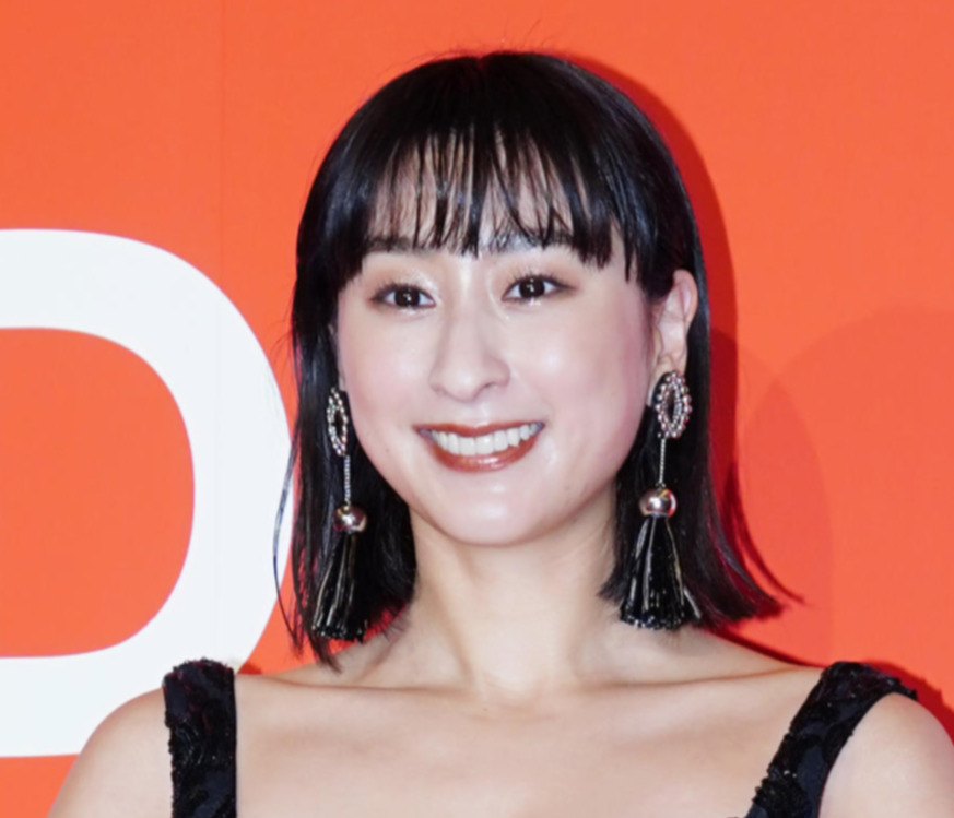 浅田舞（2021年12月撮影）