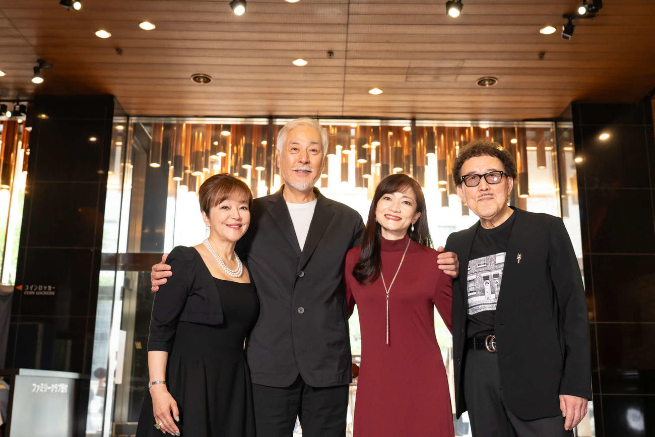 「帝国劇場アニバーサリーブック　NEW HISTORY COMING」より岩崎宏美、滝田栄、島田歌穂、音楽監督の山口■（■は王ヘンに秀）也