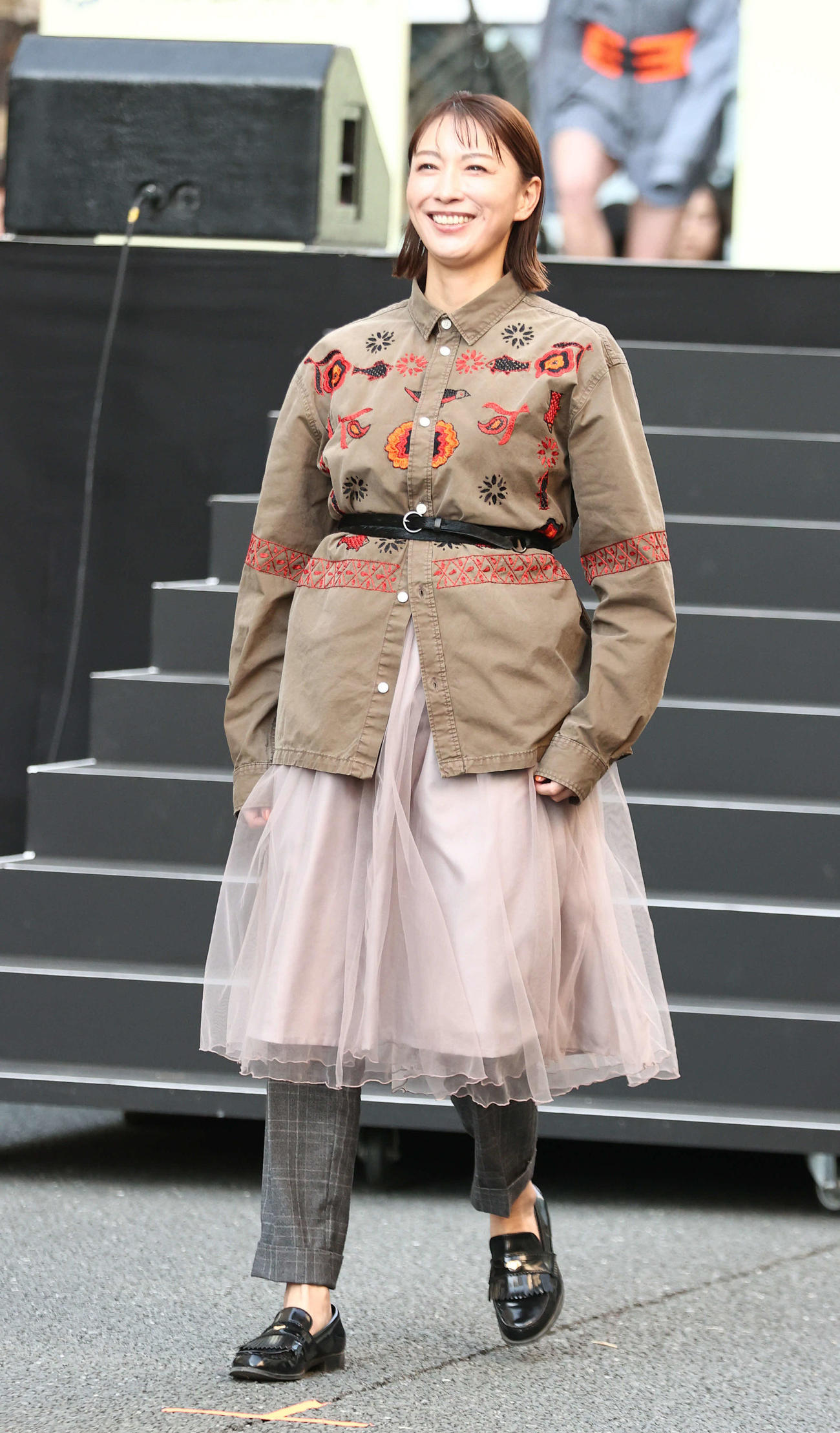 御堂筋ランウェイでモデルとして登場する小椋久美子（撮影・西尾就之）